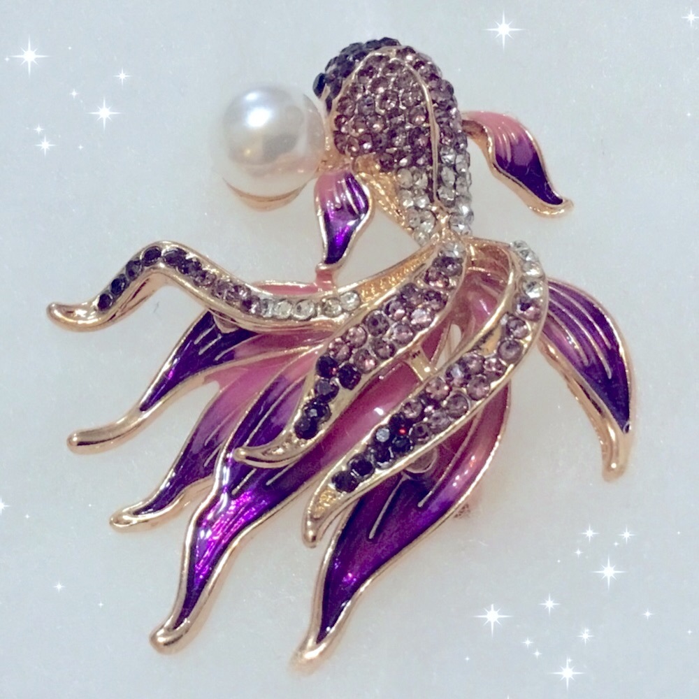 Rhinestone Pearl Beta Brooch Pin